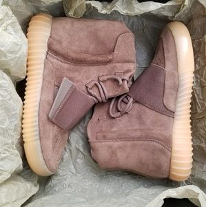 Yeezy BOOST 750 - Light Brown w Gum Sole - BY2456